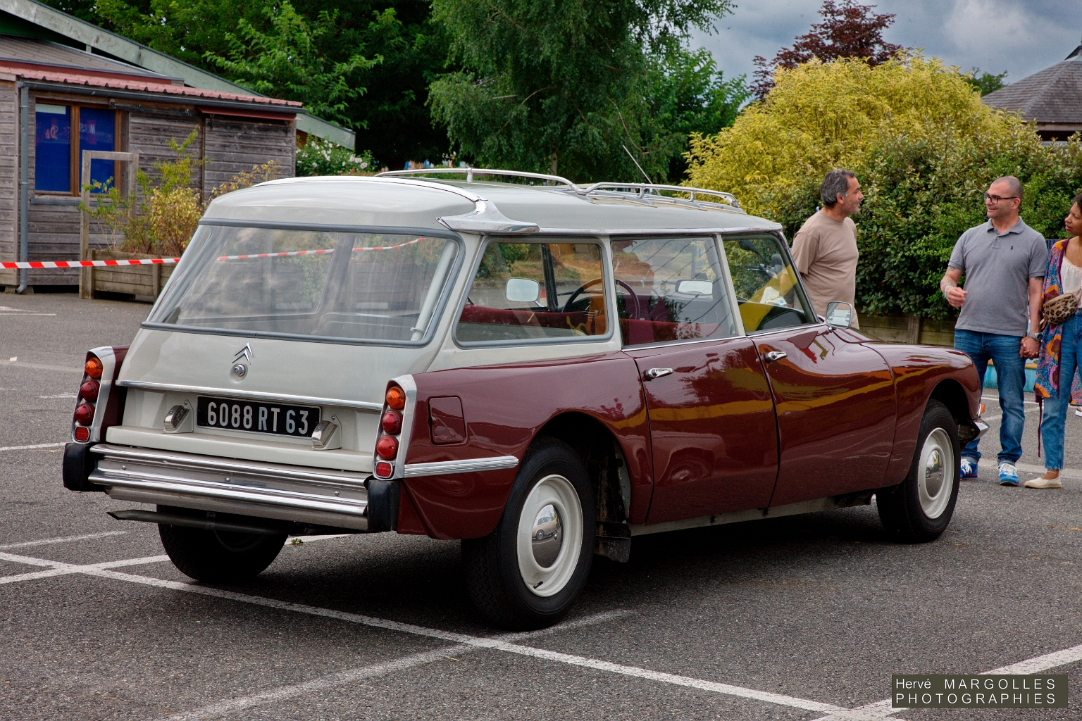 Citroen DS 20 Break.jpg
